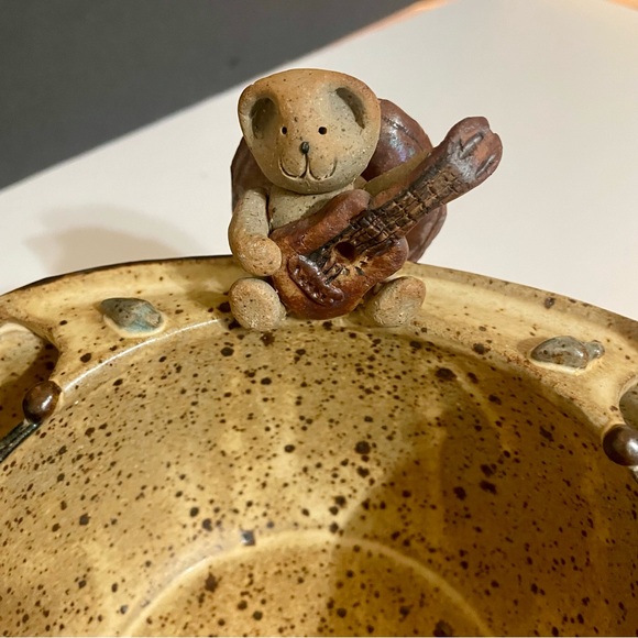 Hand Made Studio Pottery Artist Signed Chip & Dip Platter Bear Playing Guitar - Picture 4 of 14